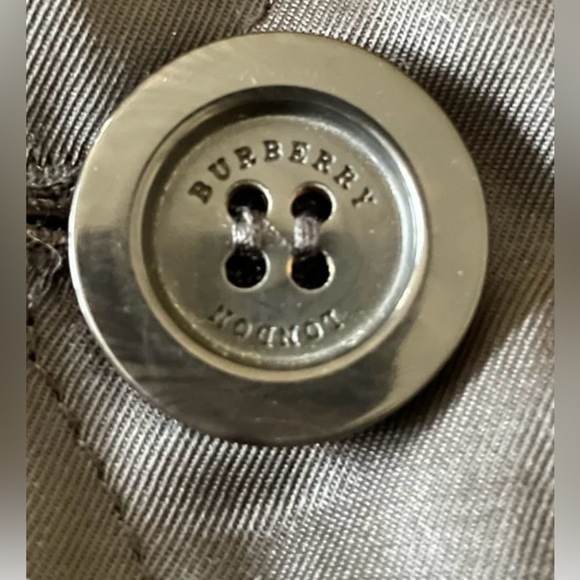 Burberry Black Quilted Jacket; Tartan Lining & Mandarin Collar; M; SEE CALLOUTS! - Picture 11 of 16